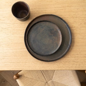 Assiettes plates en grès cérame Assiettes plates en grès cérame Poterie Wabi Sabi Assiette plate faite main Vaisselle en céramique Assiettes plates en céramique