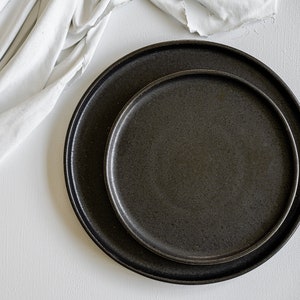 Handmade Black Stoneware Dinner Plate: Modern Ceramic Dish