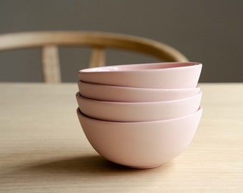 Bol en céramique fait main Bol à soupe en porcelaine Bol rose Bol à céréales confortable Vaisselle faite main Bol à baies Bol à riz Vaisselle plat en céramique