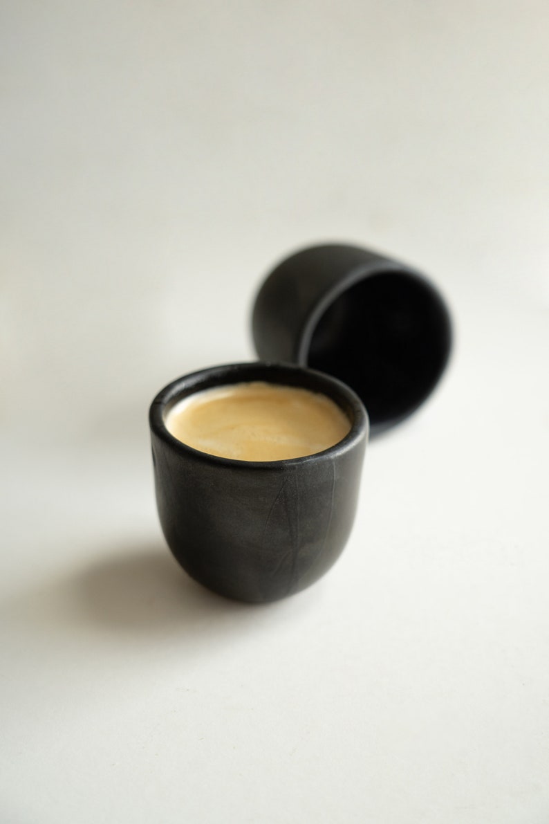 Tazza da caffè espresso Tazza da caffè espresso in ceramica Tazza da caffè espresso nera Tazza in ceramica fatta a mano Ceramica fatta a mano in gres Tazza da caffè espresso Regalo per gli amanti del caffè immagine 2