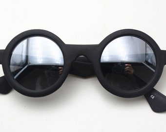 Vintage Steampunk Sunglasses: Black Round Frame, Silver Mirror Lens