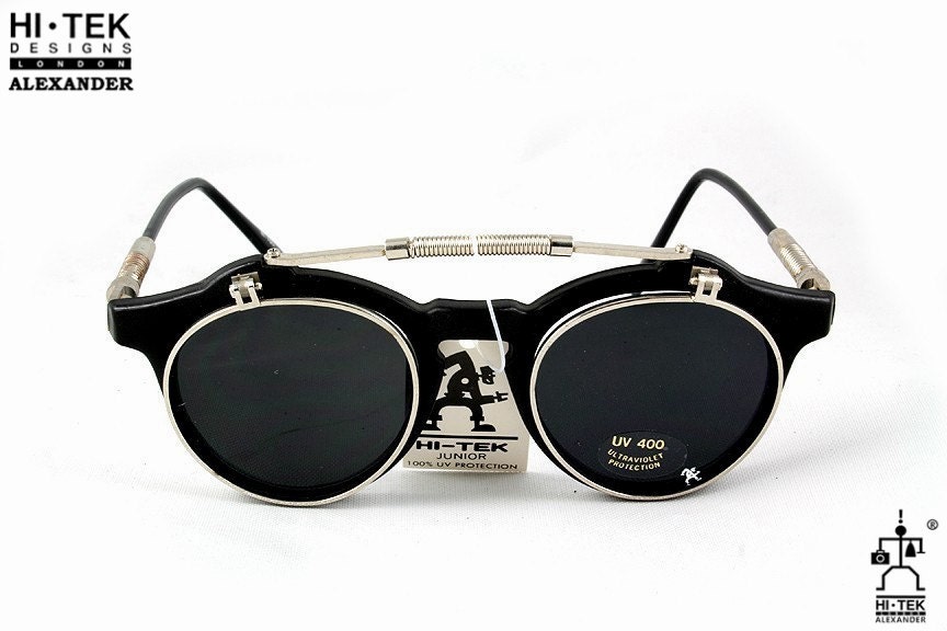 アート・デザイン・音楽 FASHIONS & ACCESSORIES 1840-1980 V1980_Front__91110.1698062357.