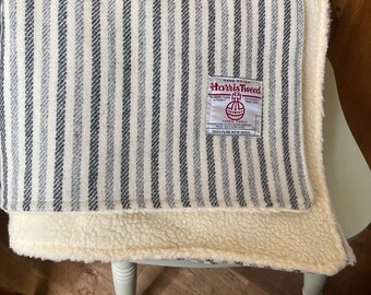 Manta Harris Tweed hecha a mano: Rayas grises claros, forro polar
