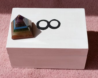 White Infinity Energy and Healing Box with 7 Chakra Pyramid Crystal