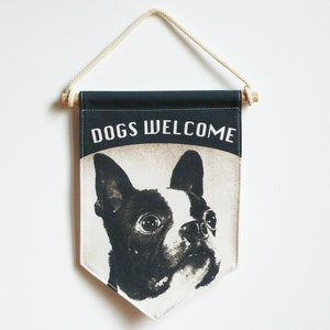Banderín Welcome Dogs. Perros bienvenidos. Cartel bienvenida
