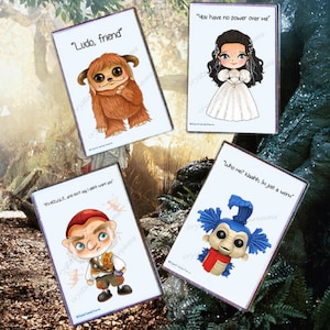 Op de afbeelding: Vier rechthoekige kaarten met personages uit een fantasyfilm. Eén kaart toont een bruin, harig wezen met de tekst "Ludo, friend". Een andere toont een vrouw in een witte jurk met de tekst "You have no power over me".