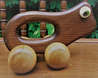 Vintage Holz Frosch Spielzeug auf Rädern