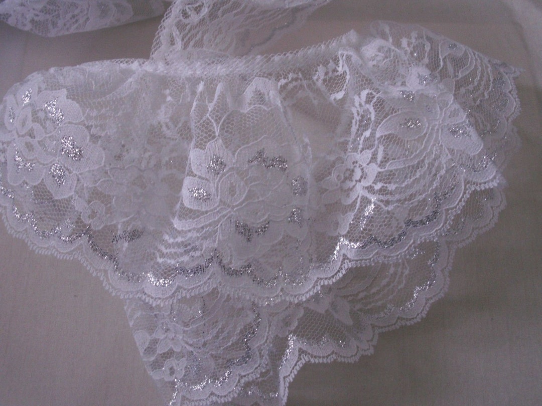 Scallop Ruffle Edge White and Silver Scalloped Edge Ruffled Lace Trim, 4
