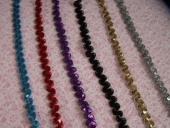 15mm NEW.! .......RED STRETCH SEQUIN TRIM