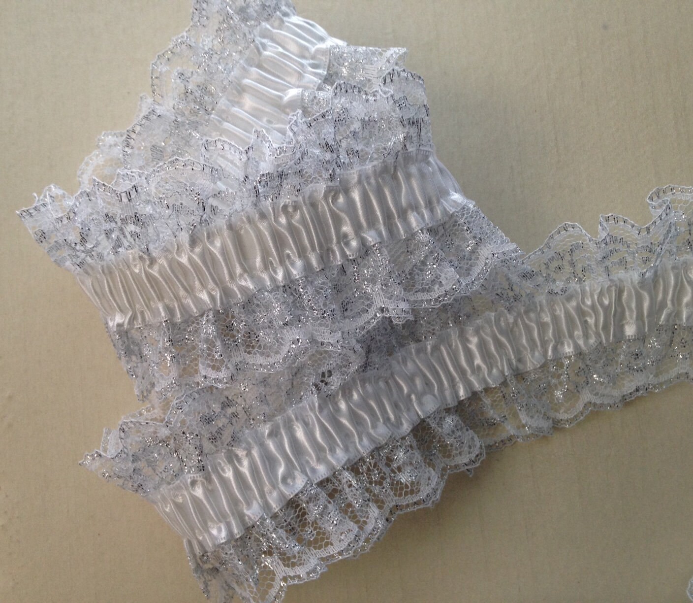 White Elastic Ruffled Lace with White Ribbon Lace for Garters Burlesque Bridal Accessories Lingerie Prom Costumes Apparel