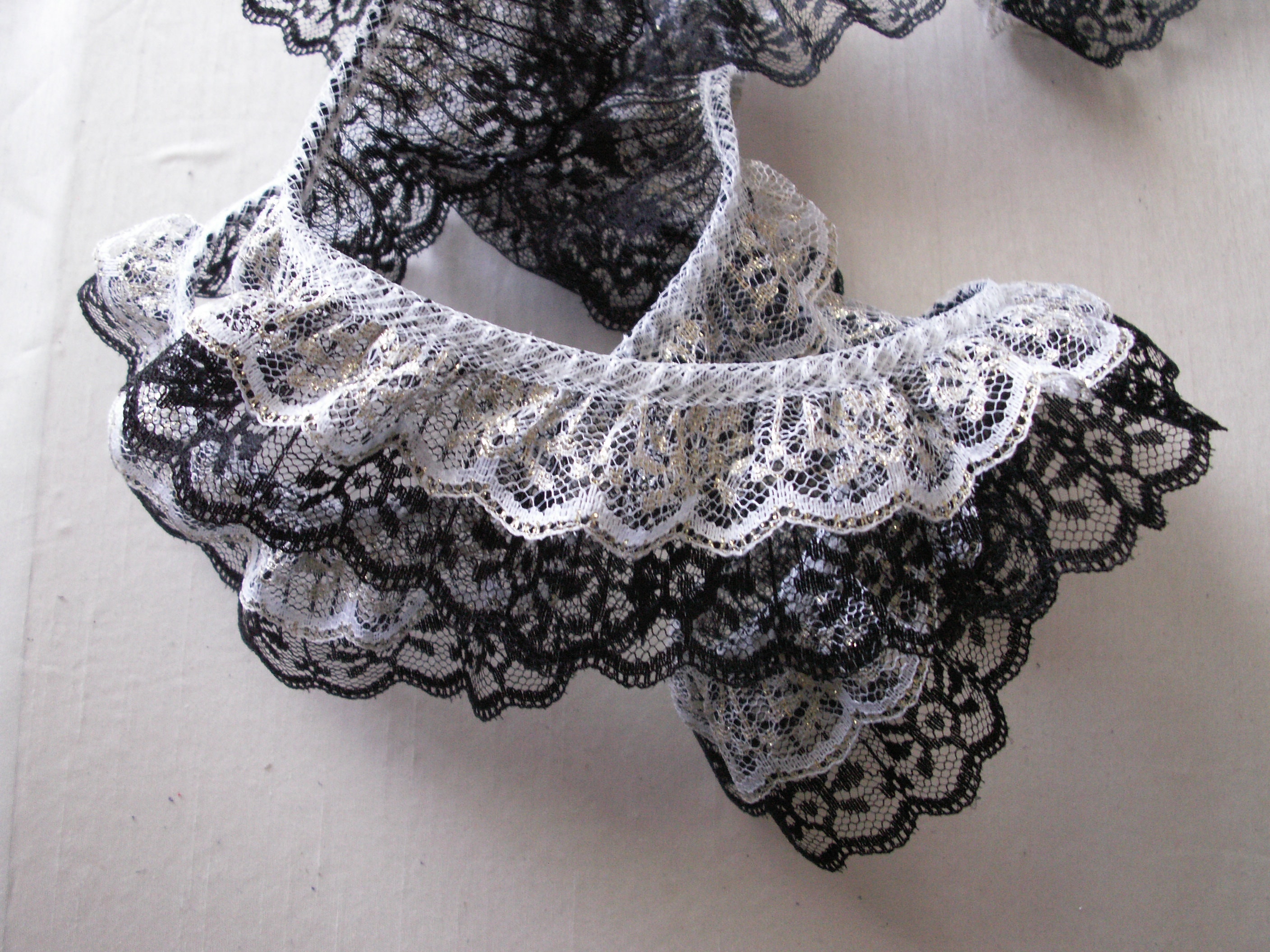 Ruffle Lace Trim 1 inch wide white//silver color selling by the yard