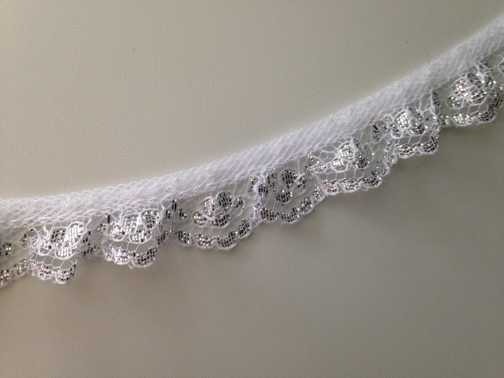 White Ruffled Edge Lace Trim - 3'' (WT0300U04)