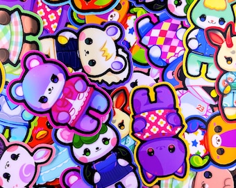以下が含まれることがあります： 様々なデザインとパターンを持つ、カラフルな動物キャラクターのステッカーのコレクションです。ステッカーには、ウサギ、クマ、猫、犬など、さまざまな動物が描かれています。ステッカーは、どんなプロジェクトにも遊び心を加えるのに最適です。