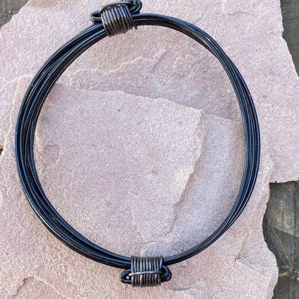 Schwarzes 5-strängiges afrikanisches künstliches Elefantenhaararmband mit 2 Knoten aus Sterlingsilber antikisiert