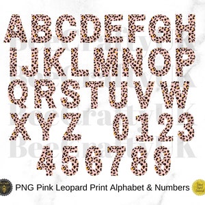 Peut inclure: Alphabet et chiffres en imprimé léopard rose en téléchargement numérique. Les lettres et les chiffres sont en gras, en caractères gras. L'imprimé léopard est rose clair avec des taches dorées.