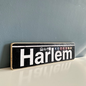 Enseigne horizontale en bois fabriquée à la main dans le quartier de Harlem Manhattan, New York City - Enseigne de métro, décoration NY, art new-yorkais, art du métro, enseigne de New York