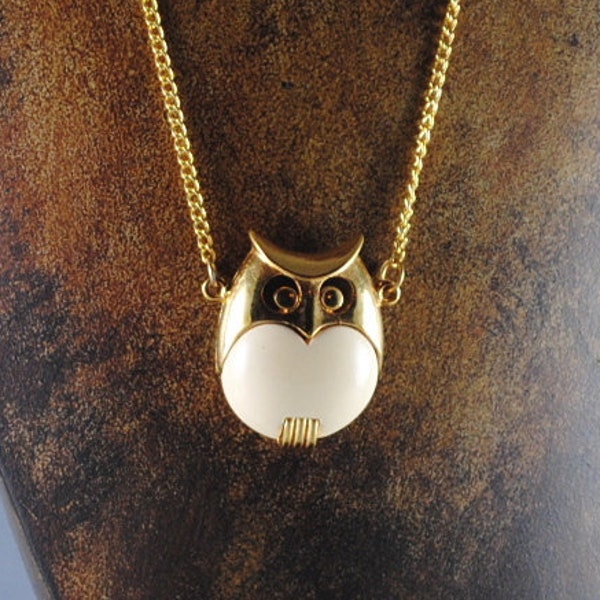 Owl Necklace Vintage Medium Size Cream Colored Resin and Gold Toned Owl Pendant 1960s