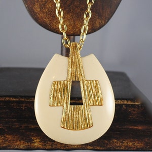 Vintage Necklace Lanvin-Like Pendant Cream Colored Resin