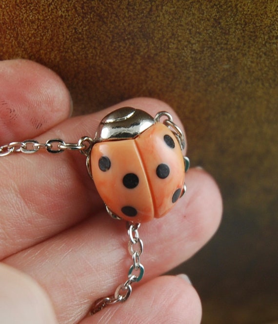 Ladybug Collier vintage Résine Ladybug Pendentif Petit 1960s