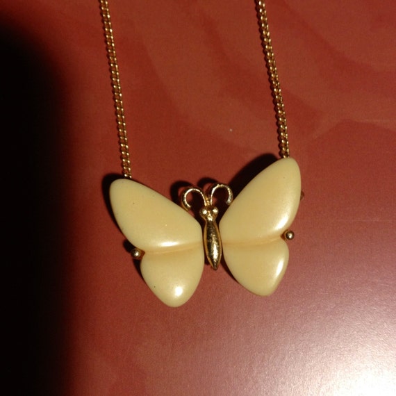 Vintage Small Butterfly Pendant 1970s Resin - image 5