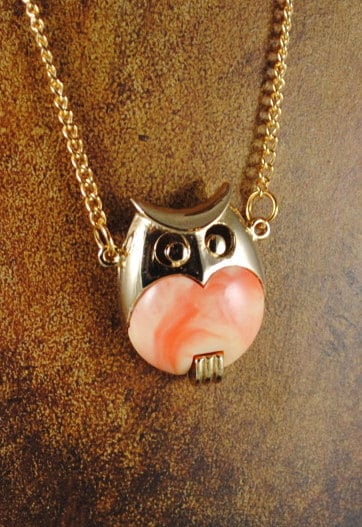 Owl Necklace Vintage Medium Size Coral Marbled and Gold Toned Owl Pendant 1960s