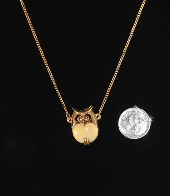 Owl Necklace Vintage Small Owl Pendant 1970s Wise… - image 2