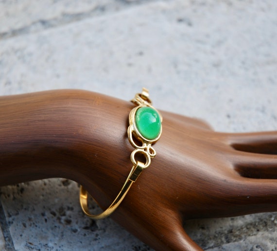 Vintage Beautiful Green and Gold Toned Bracelet 1… - image 2