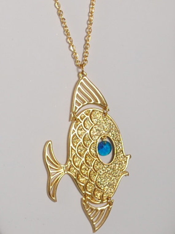 Necklace Vintage Fabulous Blue-Eyed Fish Pendant 1