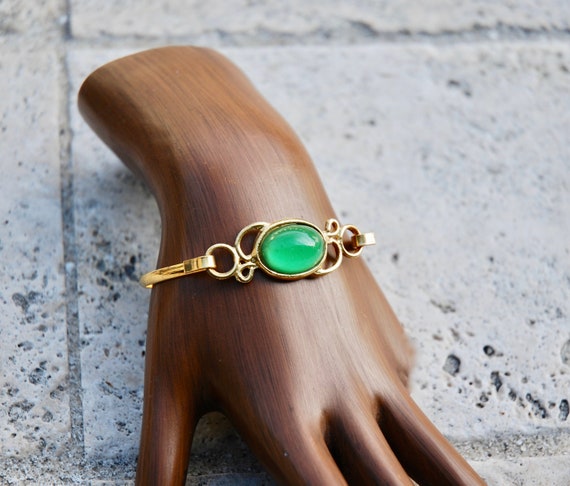 Vintage Beautiful Green and Gold Toned Bracelet 1… - image 1