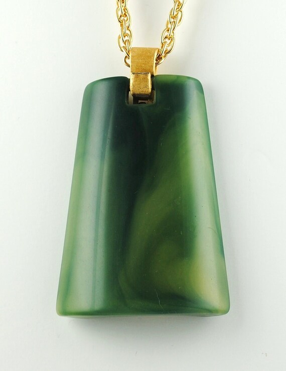 Vintage Jade Epoxy Resin Lanvin-Like Pendant - image 3