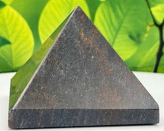 BLOODSHOT IOLITE PYRAMID