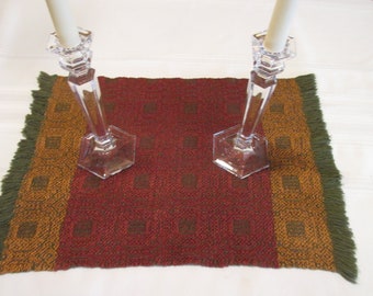 Holiday Centerpiece Mat in "Antique" Colors