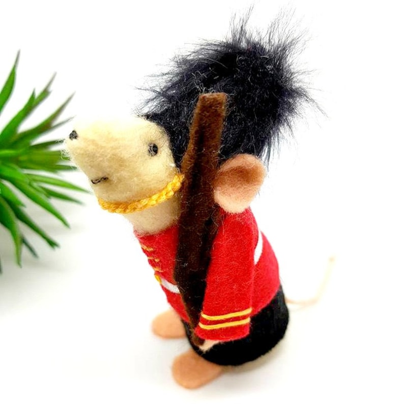 Kings Guard Mouse, A mouse from London, beefeater, felt mouse image 5