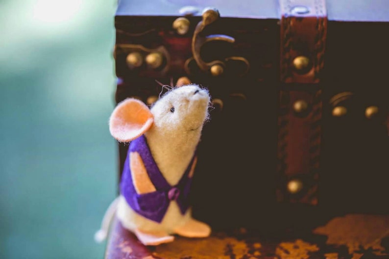 Handmade felt mouse ornament, image 5