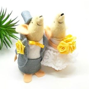 Wedding Cake topper, wedding Mice, Bride and groom mouse, decoration, orinament or gift, handmade from felt and made to your requirements image 1