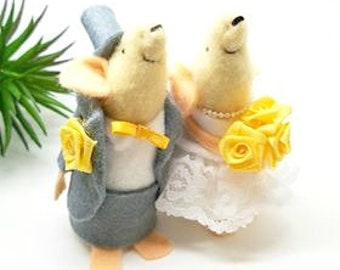 Wedding Cake topper, wedding Mice, Bride and groom mouse, decoration, orinament or gift, handmade from felt and made to your requirements