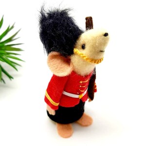 Kings Guard Mouse, A mouse from London, beefeater, felt mouse image 3