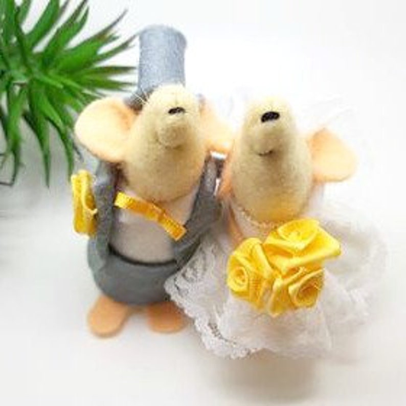 Wedding Cake topper, wedding Mice, Bride and groom mouse, decoration, orinament or gift, handmade from felt and made to your requirements image 4
