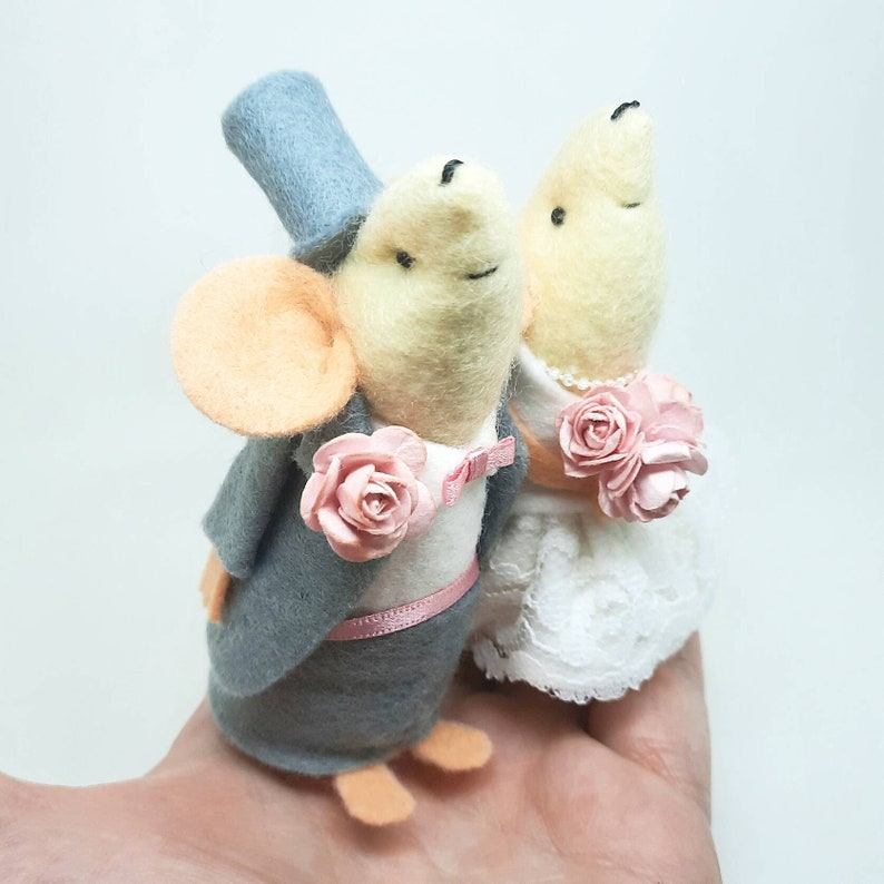 Wedding Cake topper, wedding Mice, Bride and groom mouse, decoration, orinament or gift, handmade from felt and made to your requirements image 6