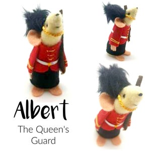 Kings Guard Mouse, A mouse from London, beefeater, felt mouse image 8
