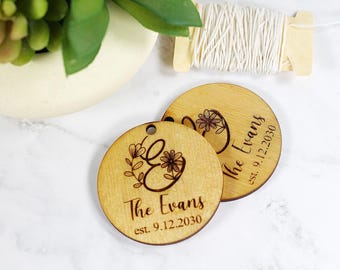 Personalized Wooden Wedding Favor Tags in Round Shape with Monogram (12 pc)
