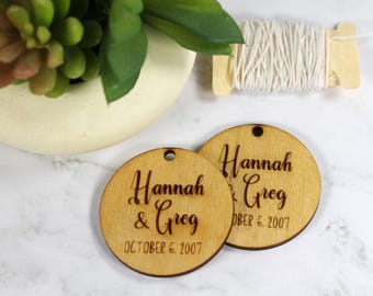 Personalized Wooden Wedding Favor Tags in Round Shape (12 pc)