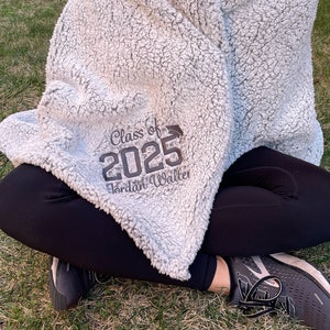Custom Senior 2024 Sherpa Throw Blanket - CUSTOMIZE Name & CHOOSE Colors, Graduation Gift, College Graduate, Graduate Gift, 2025, 2026