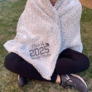 Custom Class of 2025 College Graduation Throw Blanket - CUSTOMIZE with Name and CHOOSE Colors, Graduation Gift, College Gift