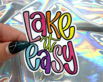 Toppa Lake it Easy, toppe per cappelli a tema lago, toppe di tendenza, toppe termoadesive, toppe per cappelli, barra per cappelli, toppe per cappelli da camionista, vita al lago