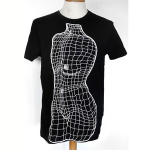 Peut inclure: T-shirt noir avec un motif blanc représentant un torse humain en fil de fer.