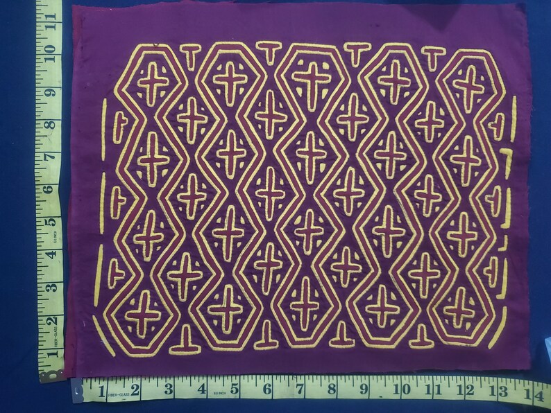 1400 7487 Mola quilt embroider by kunas indians in Panama Central America vintage 1476 cross left