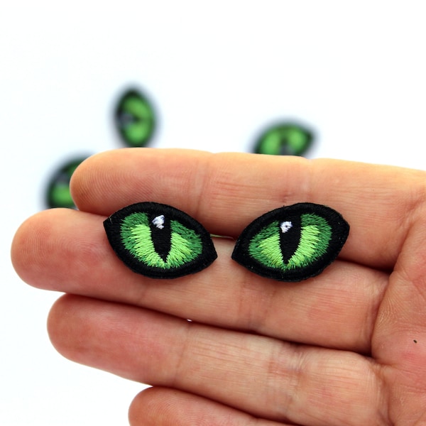 Tiny Green Cats Eyes, Embroidered 20mm Eyes, Iron on Patches for Jackets, Animal Pet Colored Eyes Small eyes, Kids Patches