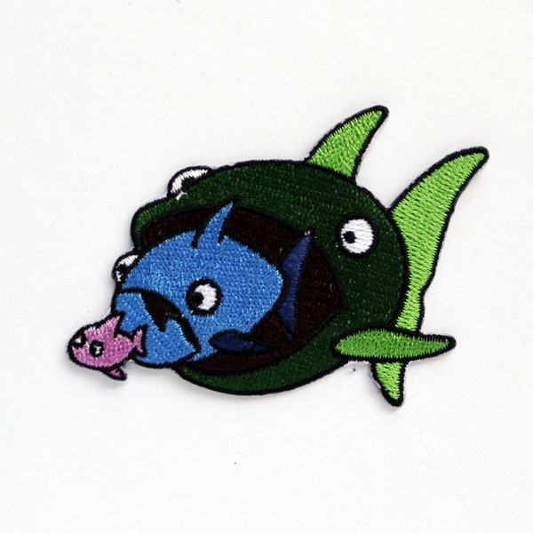 Big Fish Eats Little Fish Embroidered Patch, Iron On Patches for Jackets, Dog eat dog Ocean Beach Fishes Cute Fish eat Fish proverb