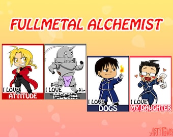 Può includere: Quattro illustrazioni di cartoni animati colorati con personaggi dell'anime Fullmetal Alchemist. Ogni illustrazione ha un personaggio diverso e una didascalia sottostante. Le didascalie sono "Amo l'atteggiamento", "Amo AL", "Amo i cani", e "Amo mia figlia ha appena compiuto 1 anno voglio vederla crescere".